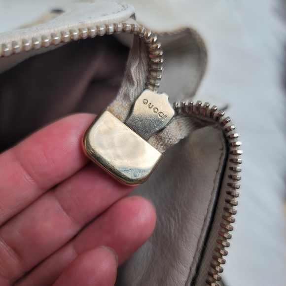 Gucci Canvas Abbey Shoulder Bag - Picture 10 of 14